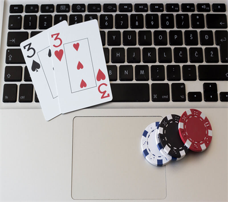 Đấu Tranh Giữa Sự Lỏng Lẻo Và Chặt Chẽ Trong Poker Texas Hold'em: Làm Thế Nào Để Thống Trị Chiến Thuật Tốt Nhất?